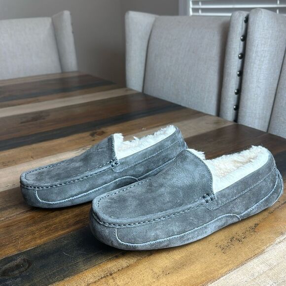 UGG  Ascot Slippers - Picture 1 of 6